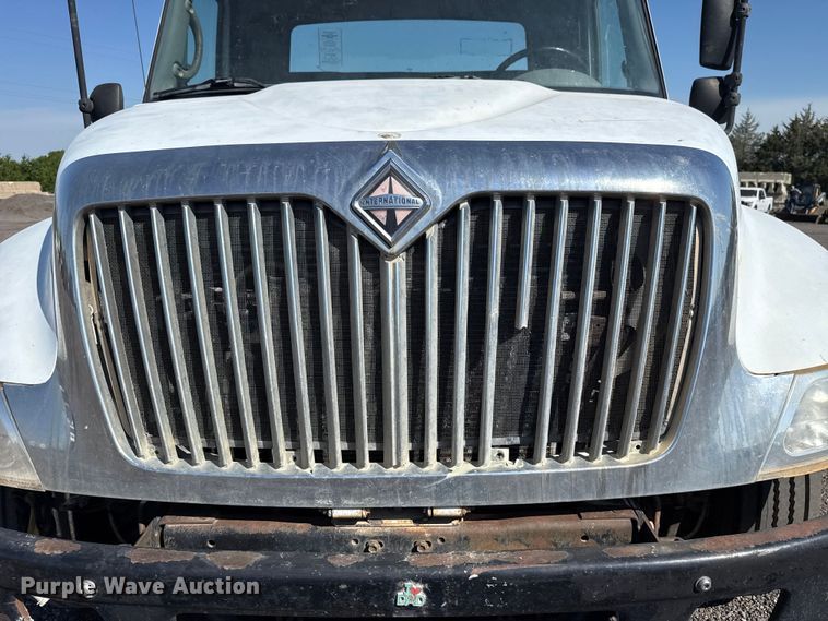 image for item ET6120 2007 International 4300 truck cab and chassis