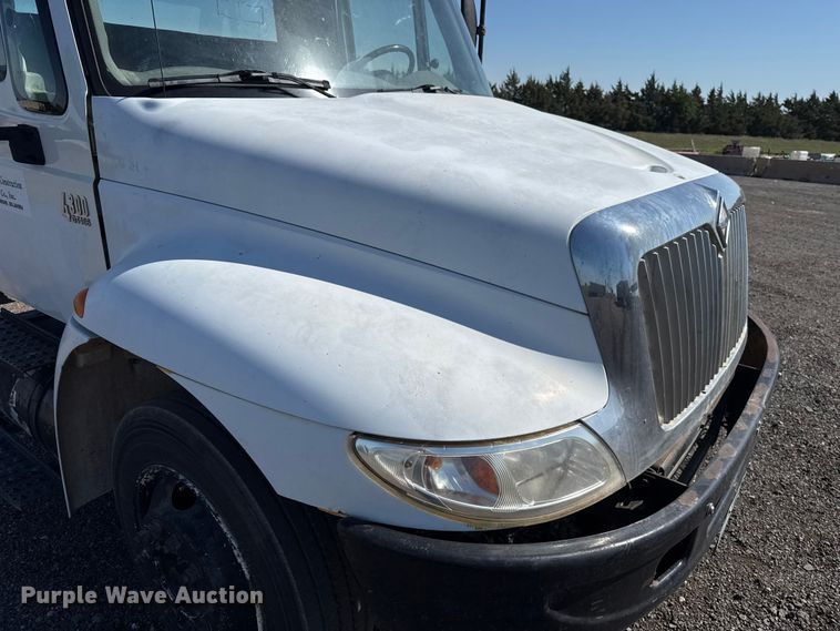 image for item ET6120 2007 International 4300 truck cab and chassis