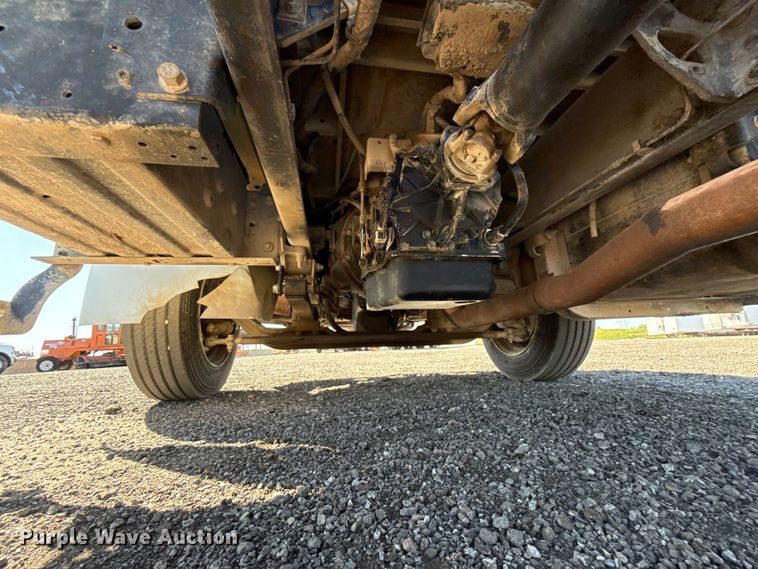 image for item ET6120 2007 International 4300 truck cab and chassis