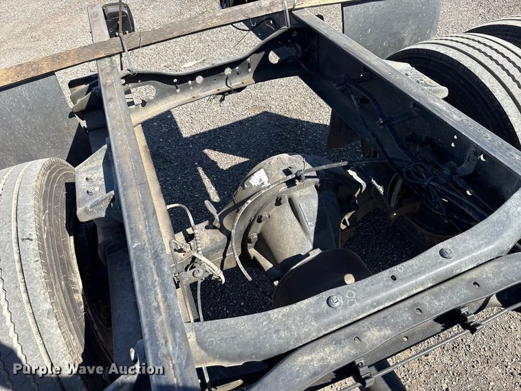 image for item ET6120 2007 International 4300 truck cab and chassis