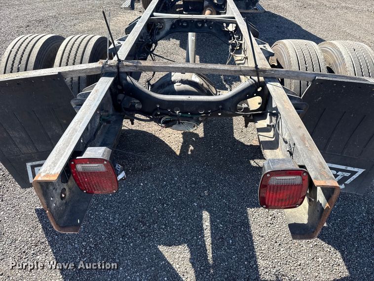 image for item ET6120 2007 International 4300 truck cab and chassis