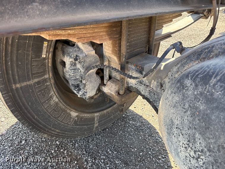 image for item ET6120 2007 International 4300 truck cab and chassis
