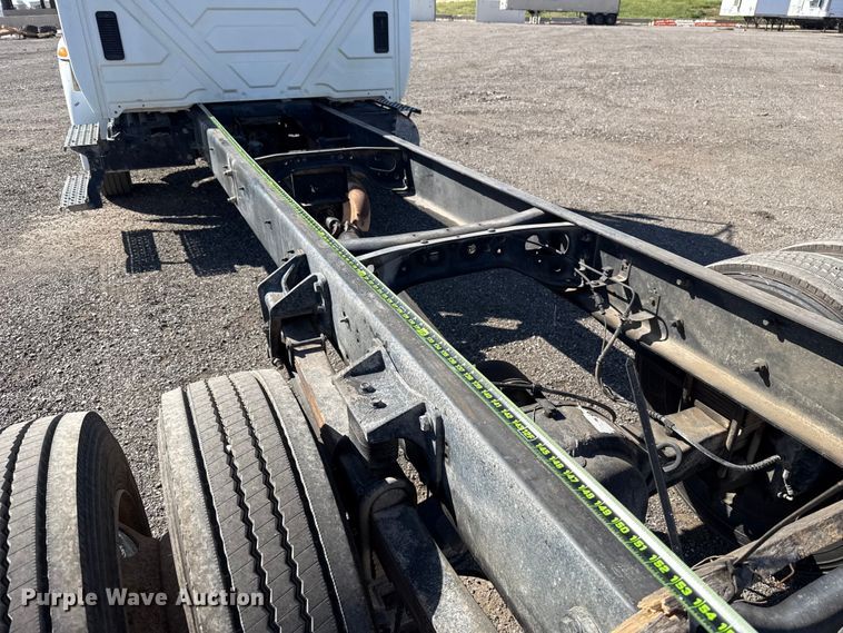 image for item ET6120 2007 International 4300 truck cab and chassis