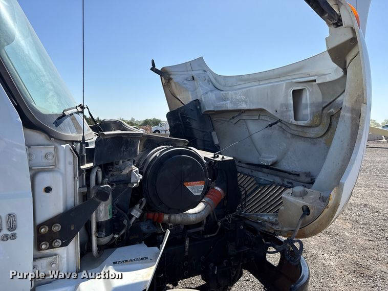image for item ET6120 2007 International 4300 truck cab and chassis