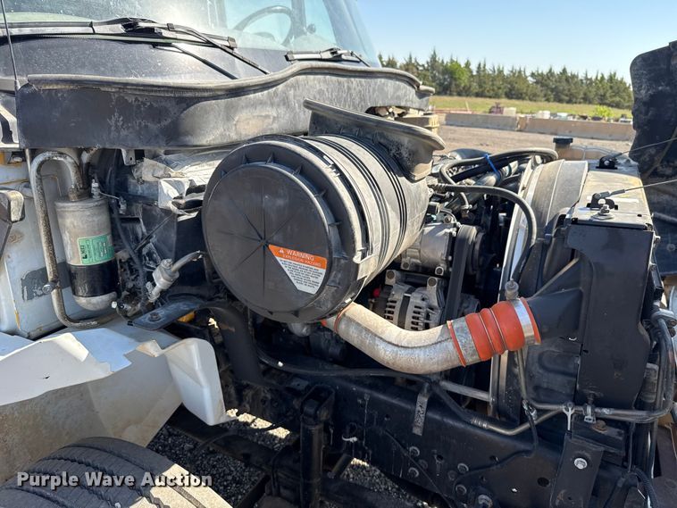 image for item ET6120 2007 International 4300 truck cab and chassis