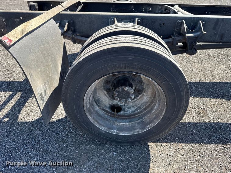 image for item ET6120 2007 International 4300 truck cab and chassis