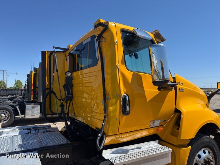 image for item ET6128 2024 International LT625 semi truck