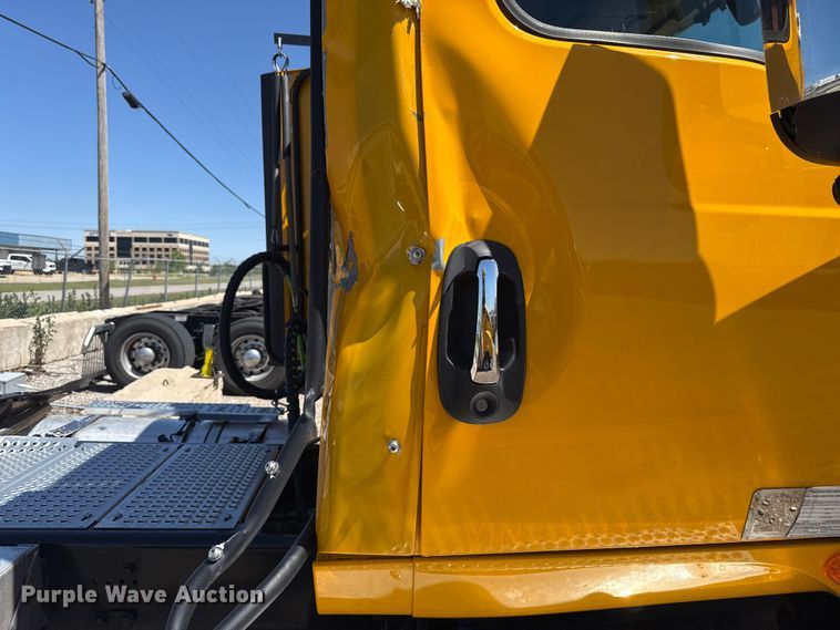 image for item ET6128 2024 International LT625 semi truck