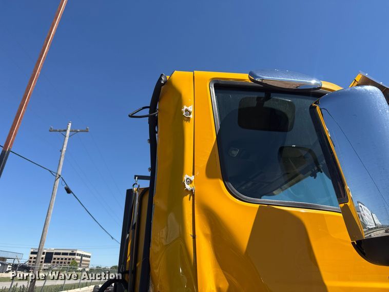 image for item ET6128 2024 International LT625 semi truck