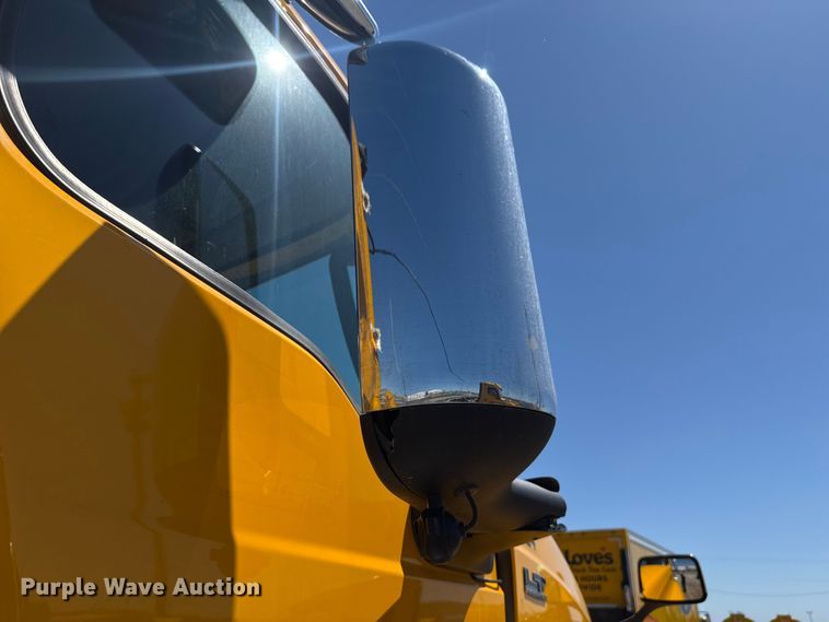 image for item ET6128 2024 International LT625 semi truck