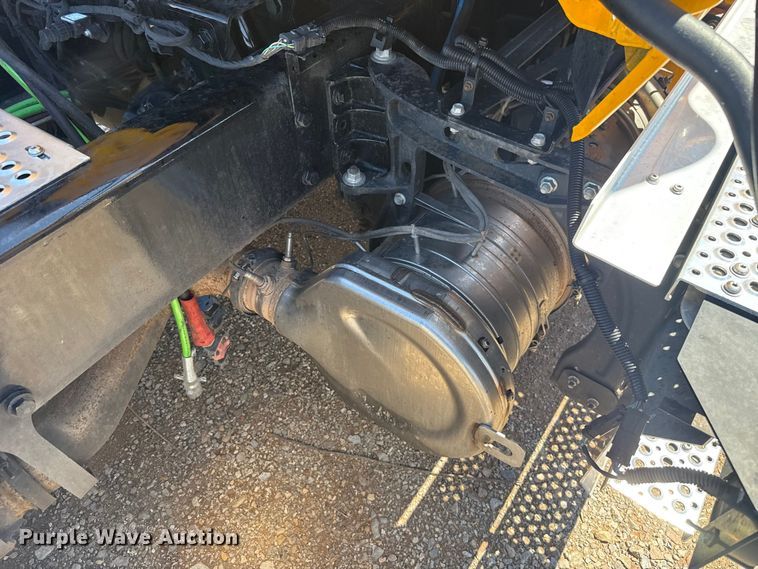image for item ET6128 2024 International LT625 semi truck