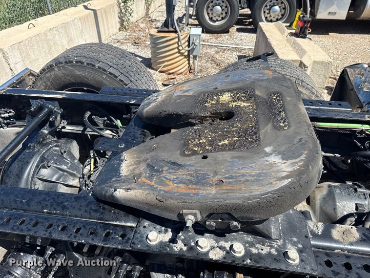image for item ET6128 2024 International LT625 semi truck