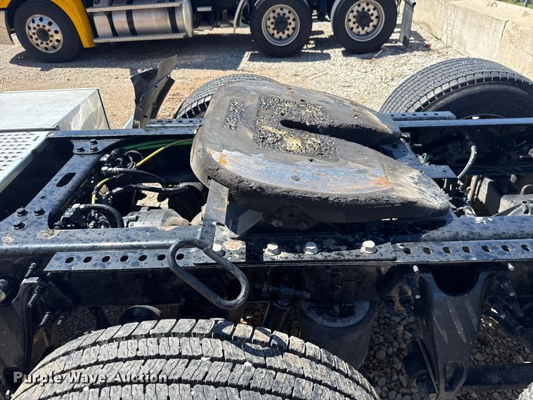 image for item ET6128 2024 International LT625 semi truck