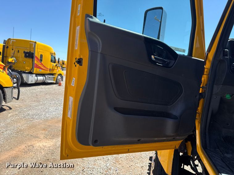 image for item ET6128 2024 International LT625 semi truck