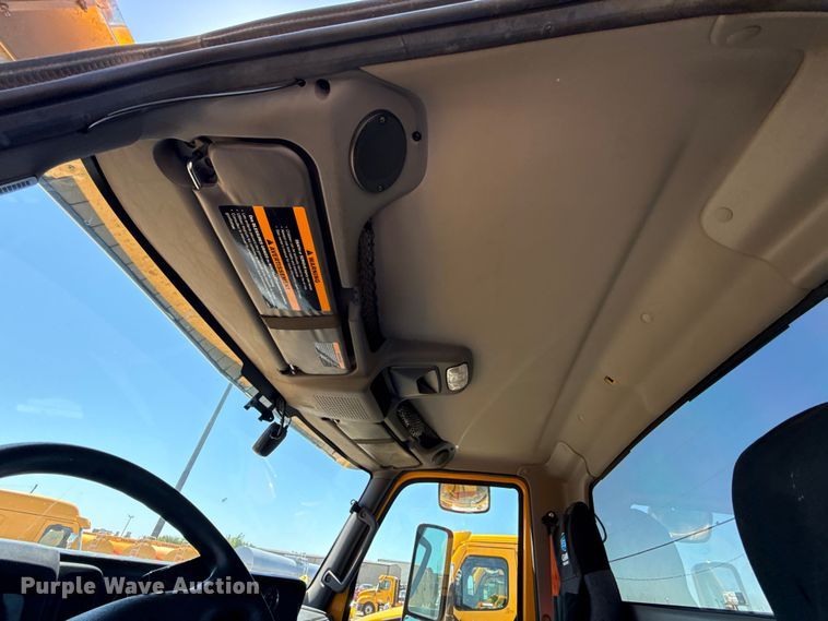 image for item ET6128 2024 International LT625 semi truck