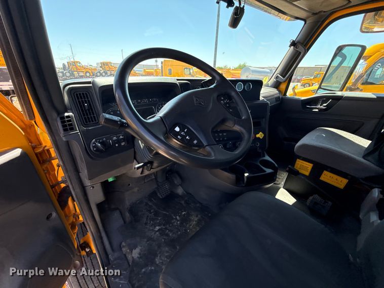 image for item ET6128 2024 International LT625 semi truck