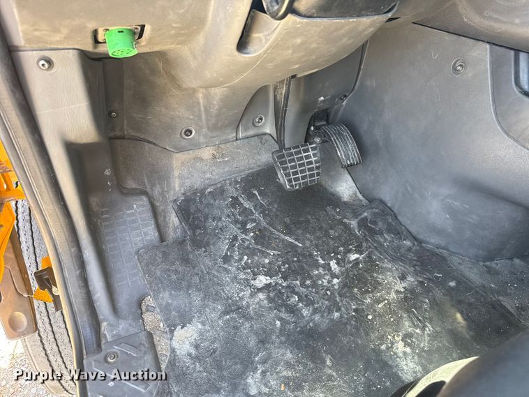 image for item ET6128 2024 International LT625 semi truck