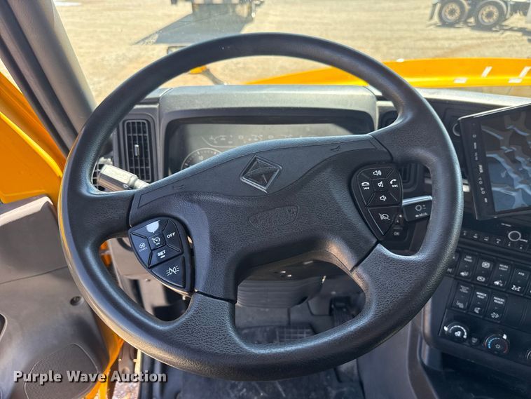 image for item ET6128 2024 International LT625 semi truck