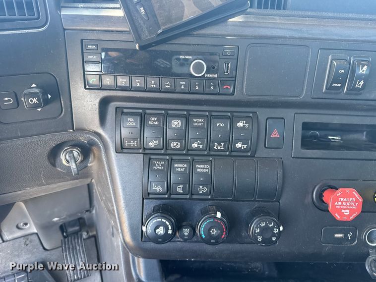 image for item ET6128 2024 International LT625 semi truck