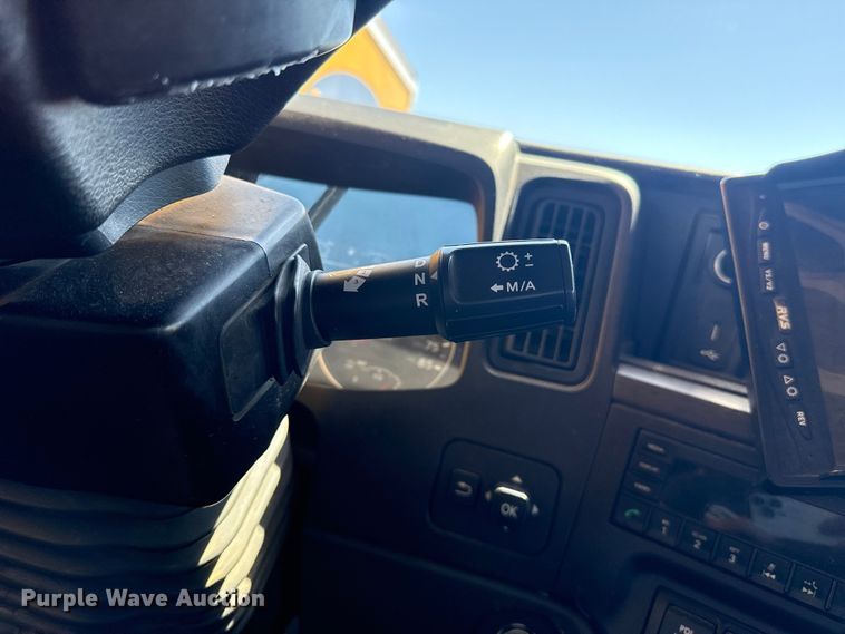 image for item ET6128 2024 International LT625 semi truck