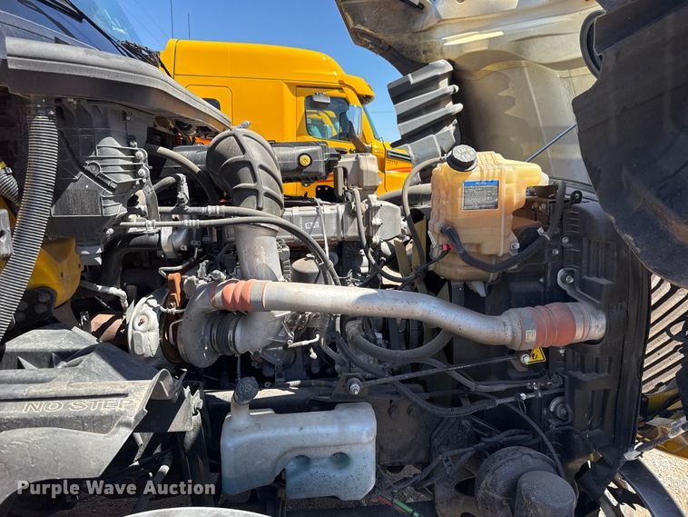 image for item ET6128 2024 International LT625 semi truck