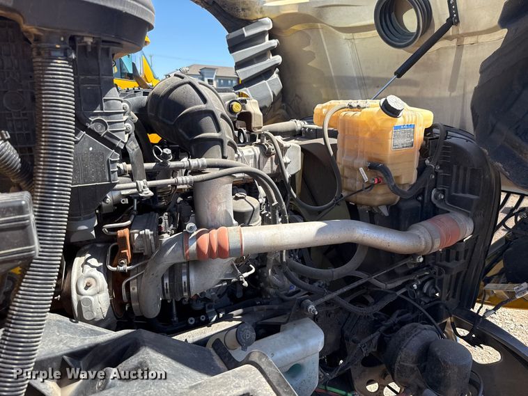 image for item ET6128 2024 International LT625 semi truck