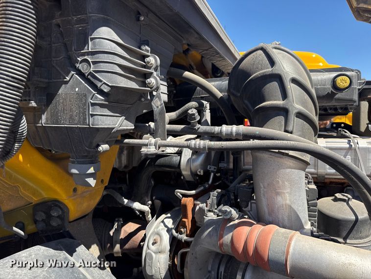 image for item ET6128 2024 International LT625 semi truck