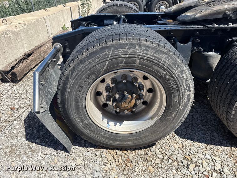 image for item ET6128 2024 International LT625 semi truck