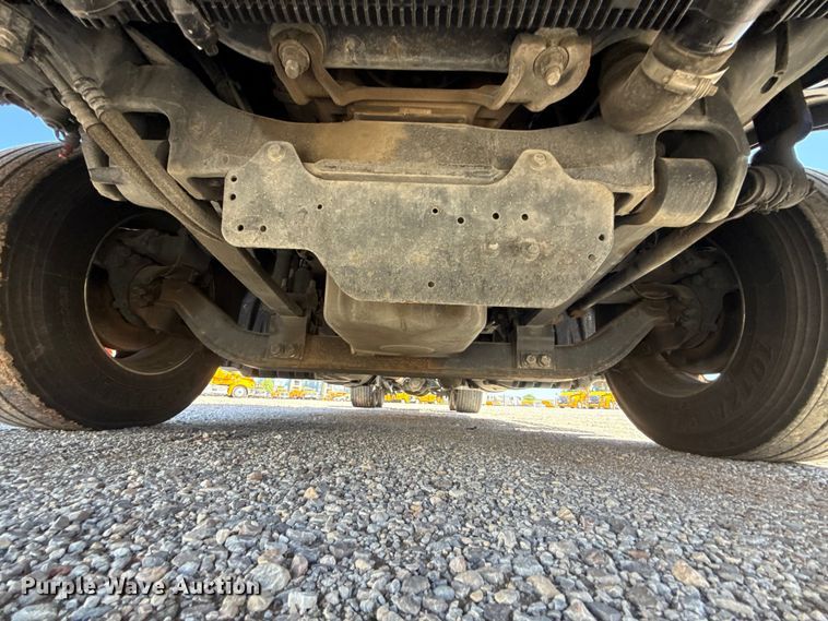 image for item ET6129 2021 Freightliner Cascadia 126 semi truck