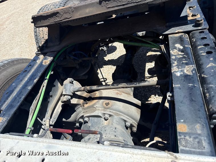 image for item ET6129 2021 Freightliner Cascadia 126 semi truck
