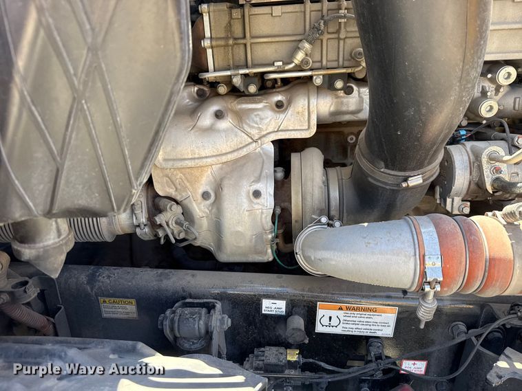 image for item ET6129 2021 Freightliner Cascadia 126 semi truck