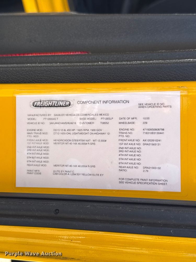 image for item ET6129 2021 Freightliner Cascadia 126 semi truck