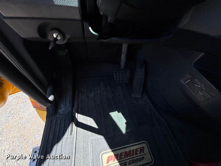 image for item ET6130 2021 Freightliner Cascadia 126 semi truck