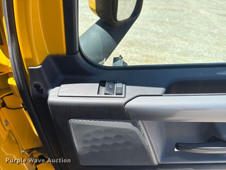 image for item ET6130 2021 Freightliner Cascadia 126 semi truck