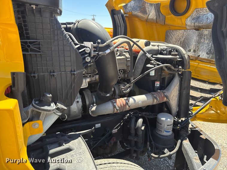 image for item ET6130 2021 Freightliner Cascadia 126 semi truck