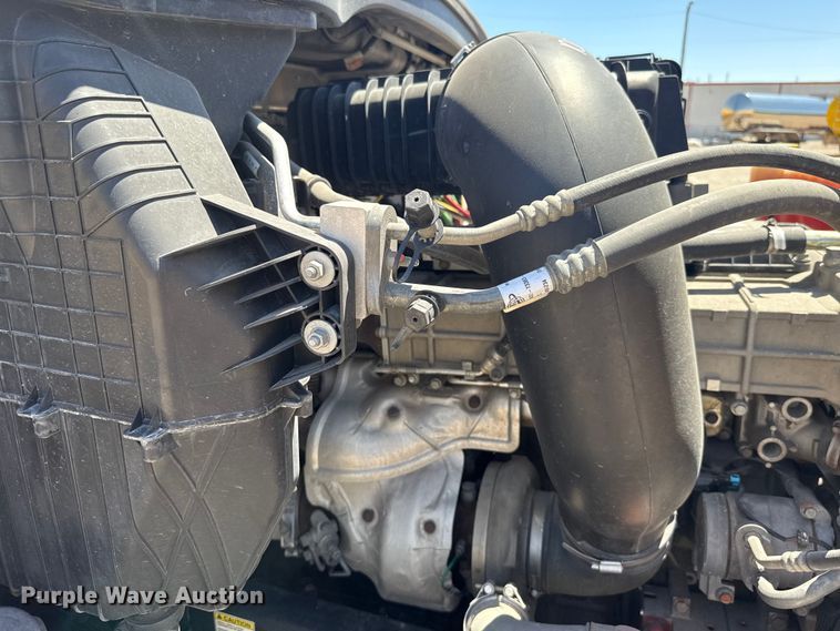 image for item ET6130 2021 Freightliner Cascadia 126 semi truck