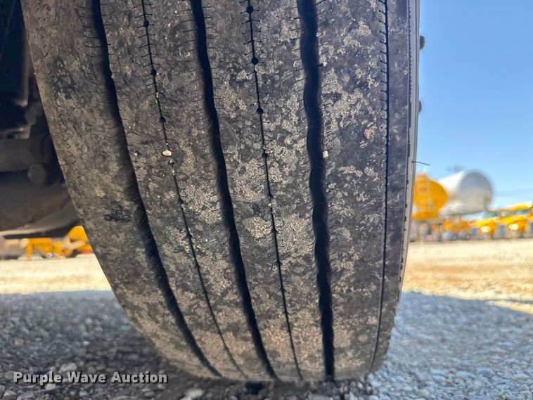image for item ET6130 2021 Freightliner Cascadia 126 semi truck
