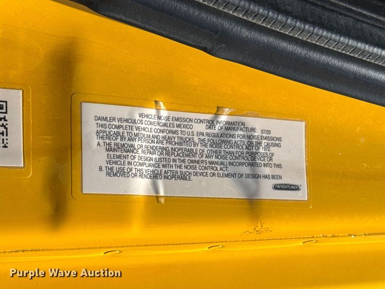 image for item ET6130 2021 Freightliner Cascadia 126 semi truck