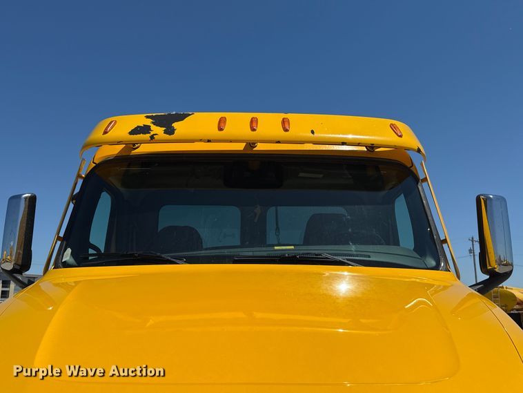 image for item ET6131 2021 Freightliner Cascadia 126 semi truck