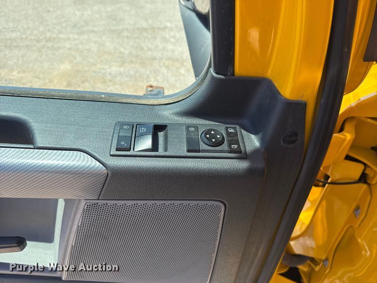 image for item ET6131 2021 Freightliner Cascadia 126 semi truck