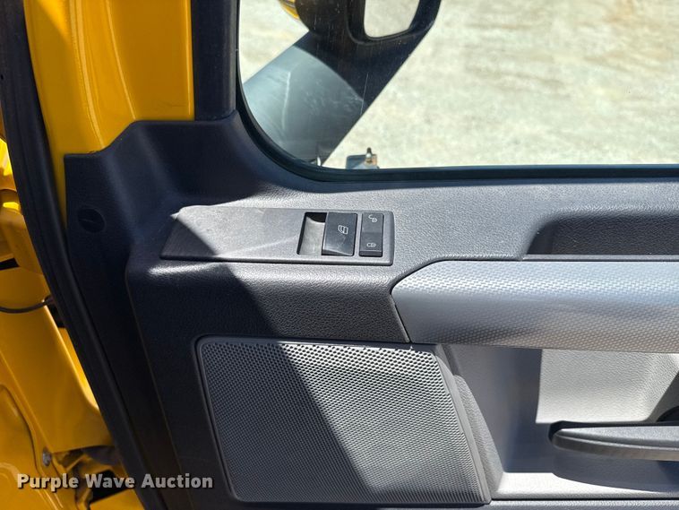 image for item ET6131 2021 Freightliner Cascadia 126 semi truck