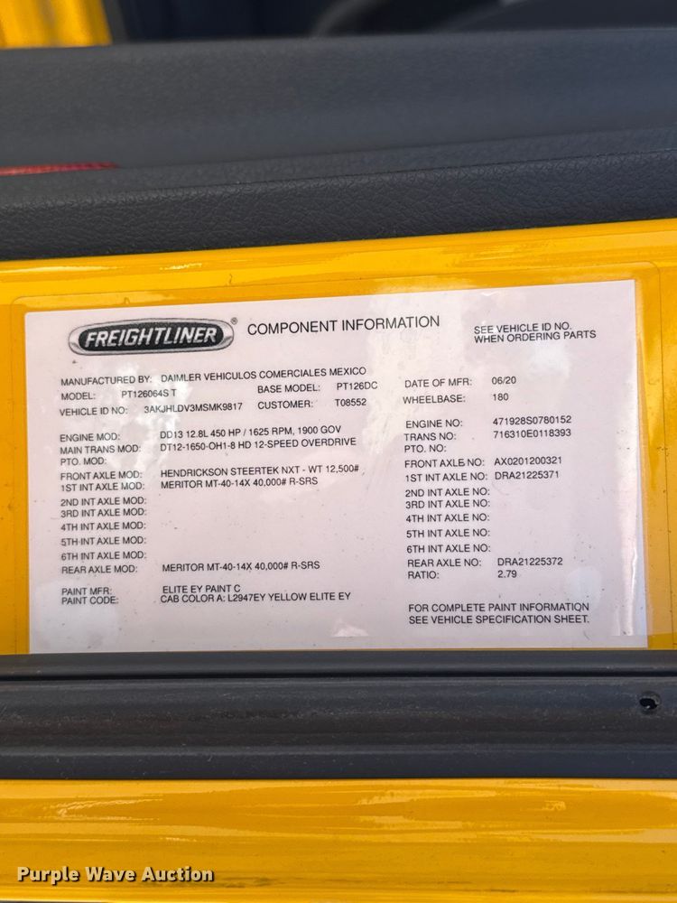 image for item ET6131 2021 Freightliner Cascadia 126 semi truck