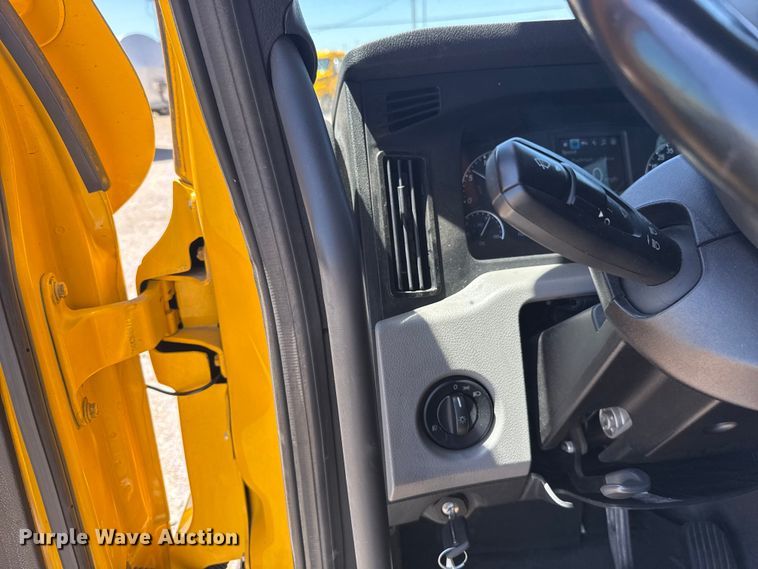 image for item ET6132 2022 Freightliner Cascadia 126 semi truck