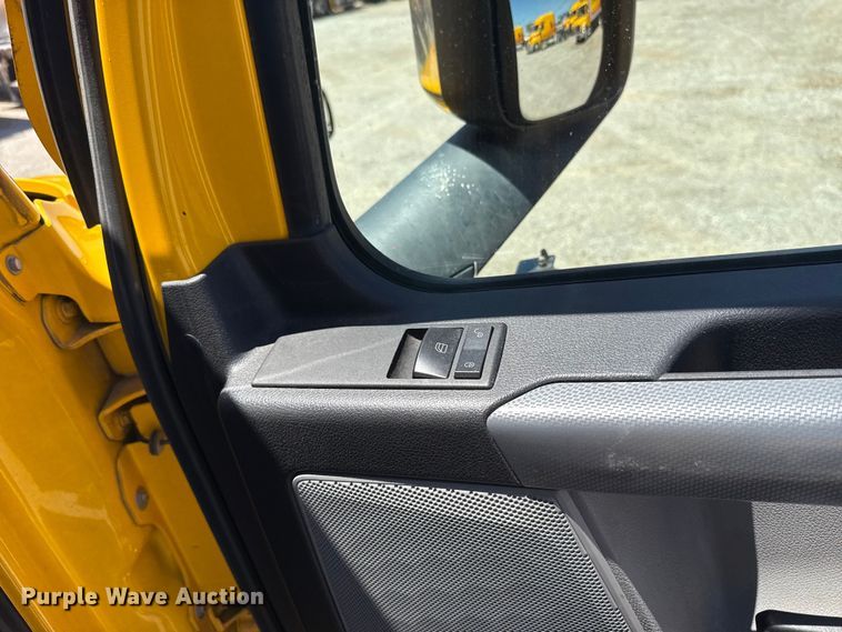 image for item ET6132 2022 Freightliner Cascadia 126 semi truck