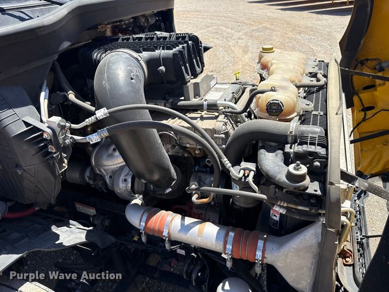 image for item ET6132 2022 Freightliner Cascadia 126 semi truck