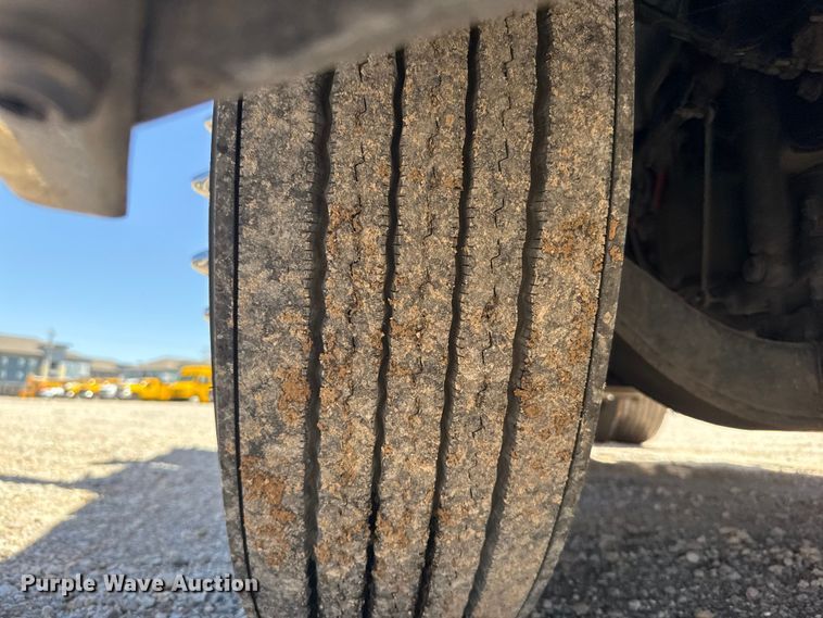 image for item ET6132 2022 Freightliner Cascadia 126 semi truck