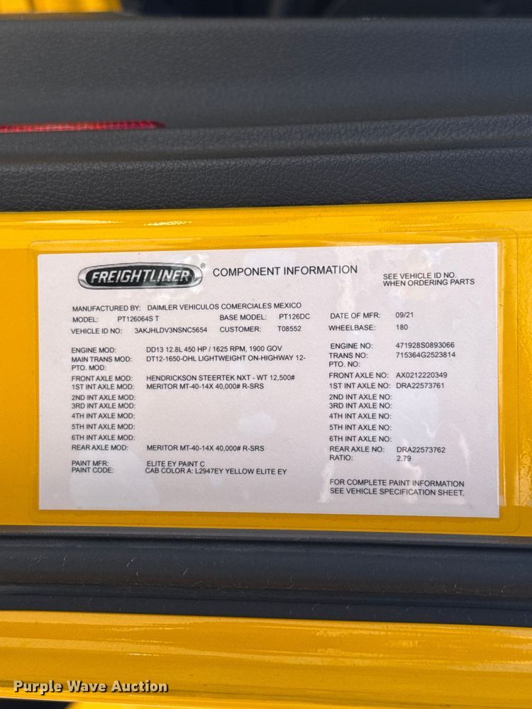 image for item ET6132 2022 Freightliner Cascadia 126 semi truck