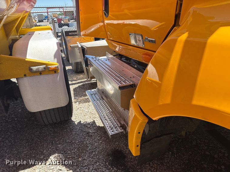 image for item ET6133 2025 International LT625 semi truck