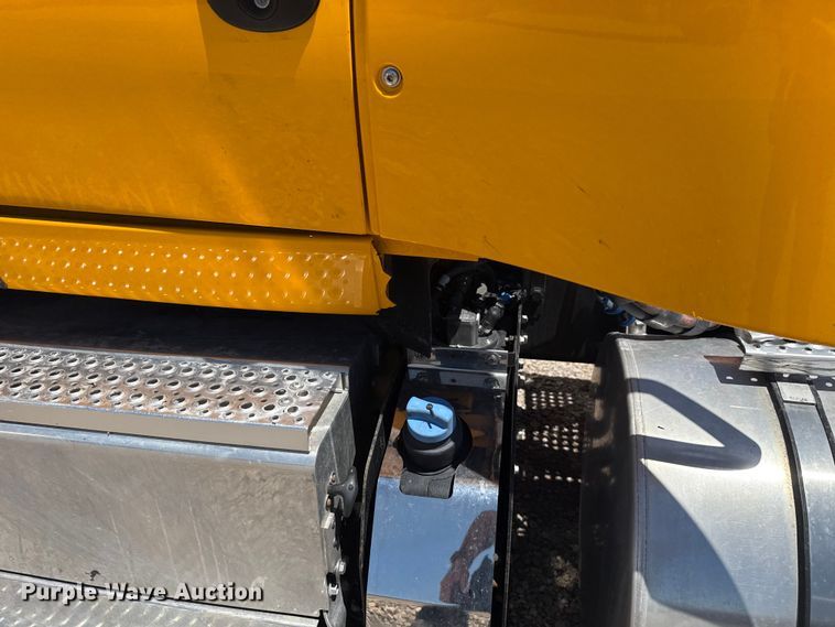 image for item ET6133 2025 International LT625 semi truck