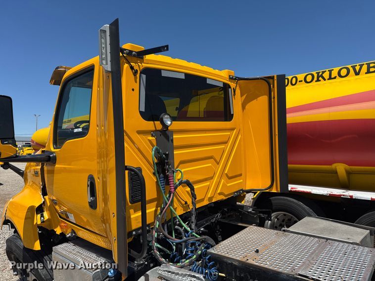 image for item ET6133 2025 International LT625 semi truck